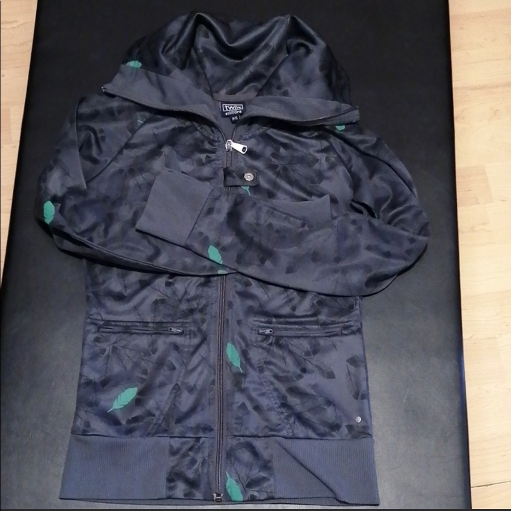Twik zip-up sweater jacket with leaves.